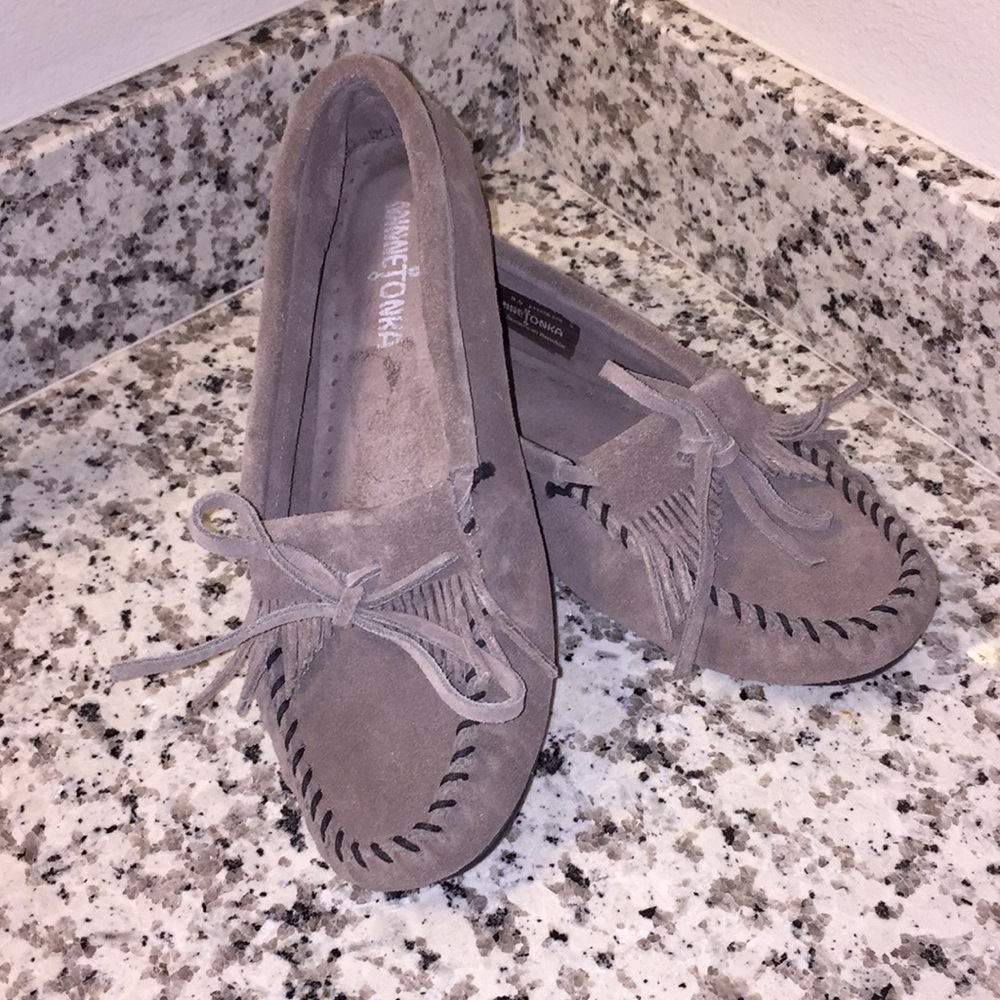 Minnetonka size 8.5 EUC shoes